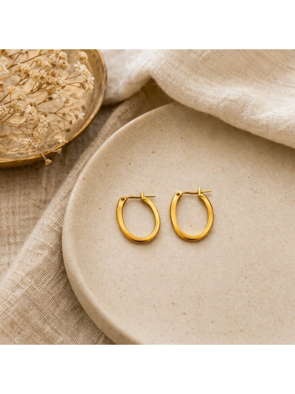 Vintage Yellow Gold-plated Oval Hoop Earrings Hinged Back